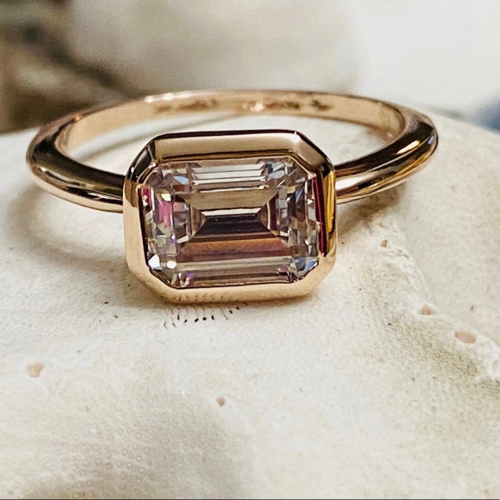 2 CT Moissanite Engagement Ring
